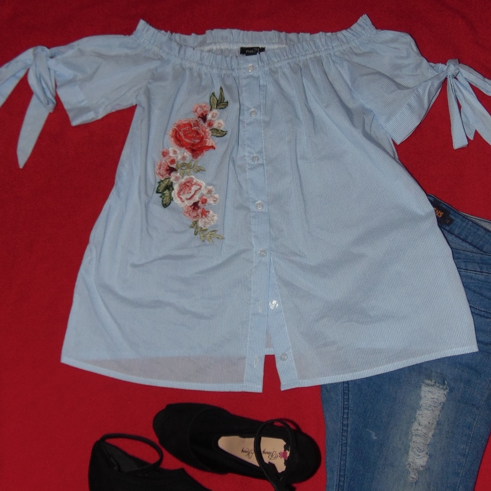Blue And White Stripe Rose Shirt Size S